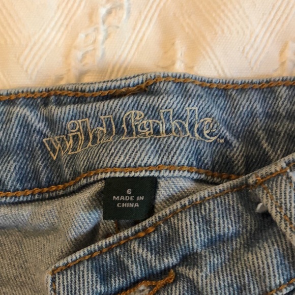 Wild Fable high waisted jean (6) light wash - Picture 3 of 4
